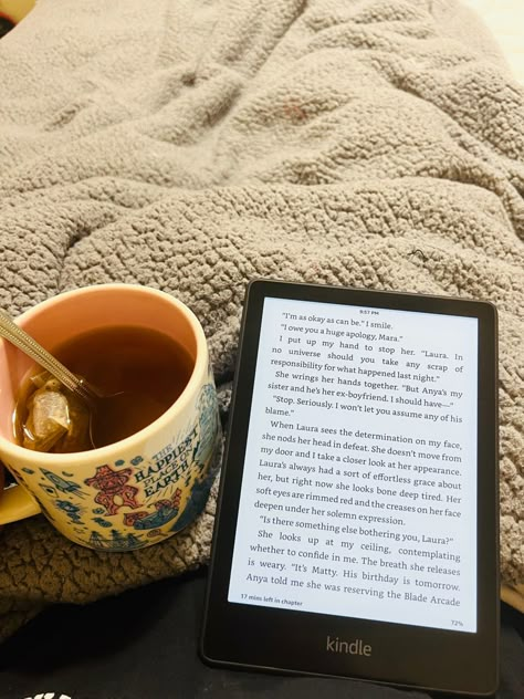 Reading Kindle Aesthetic Bed, Kindle Fire Aesthetic, Reading On Kindle Aesthetic, Kindle Reading Aesthetic, Kindle Paperwhite Aesthetic, Reading Kindle Aesthetic, Kindle Girlie, Nighttime Reading, Kindle Aesthetic