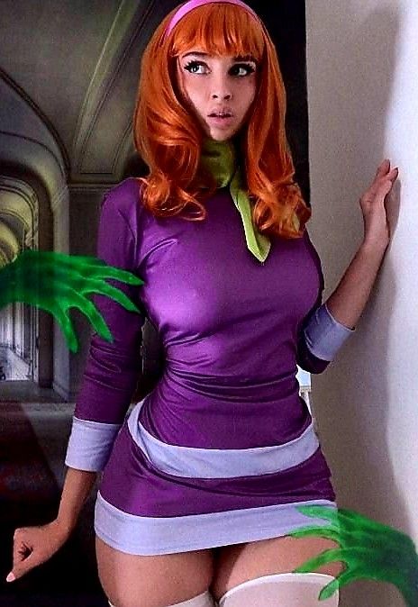 Velma Cosplay, Daphne Costume, Top Cosplay, Daphne And Velma, Mystery Machine, Reference Drawing, Beste Mama, Amazing Cosplay, Halloween Stuff