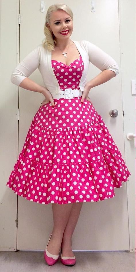 Sapphic & Stepford 50s Polka Dot Dress Outfits, 50s Dresses Aesthetic, Stepford Wife Aesthetic, Stepford Wife Dress, Housewife Outfit, Stepford Wives, 50s Housewife, Mode Rockabilly, Housewife Dress