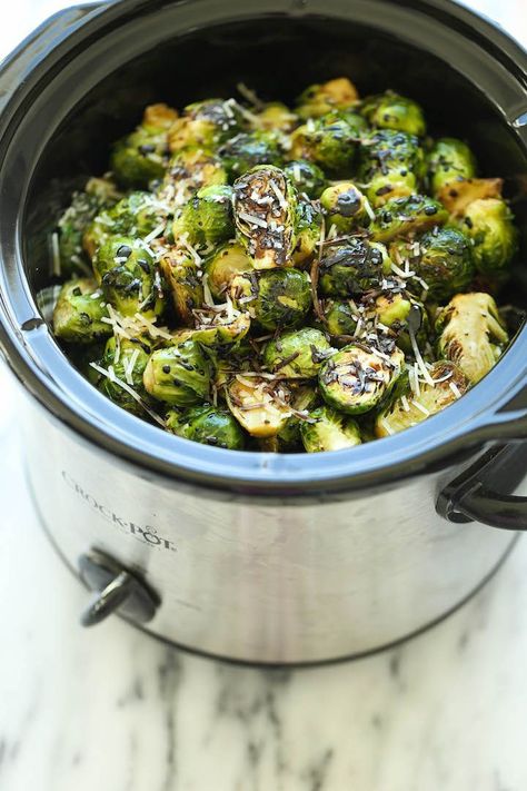 Slow Cooker Balsamic Brussels Sprouts Balsamic Brussels Sprouts, Tartiflette Recipe, Vegetarian Crockpot, Brussels Sprouts Recipe, Crock Pot Cooking, Crockpot Recipes Easy, Veggie Dishes, Brussels Sprouts, Vegetable Dishes