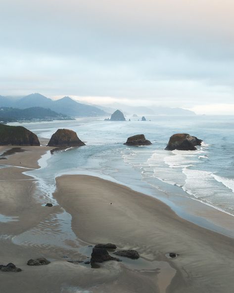 Cannon - Beach Walk 2 Cannon Beach, Coastal Landscape, Beach Walk, Ancient Cities, Architectural Digest, Great Artists, Mother Nature, Photography Inspiration, Surfing