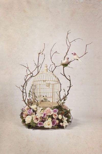 Decorating Chandeliers, Tafel Decor, Bird Cage Decor, Bird Cages, Deco Floral, Centre Pieces, Ikebana, Design Floral, Bird Cage