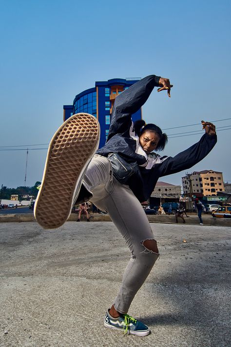 krump Krumping Dance, Street Dance Photography, Hip Hop Dance Poses, Hip Hop Dance Moves, Hiphop Photography, Hip Hop Images, Ghanda Clothing, Black Dancers, Skateboard Aesthetic