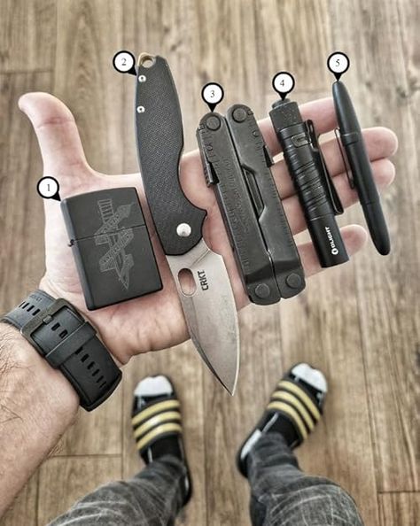 Check out this photo from EDC Addicted Tools Aesthetic, Edc Knife, Edc Gear, Pocket Bag, Everyday Carry, Favorite Products, Swords, You Bag, Leather