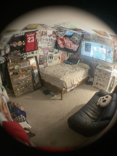 Tuff Room Ideas, Jai Core Aesthetic, 90s Room Aesthetic Hip Hop, Skater Aesthetic Bedroom, 2000s Older Brother Core Room, Street Room Aesthetic, Skater Room Aesthetic, Skater Room Ideas, Skater Bedroom