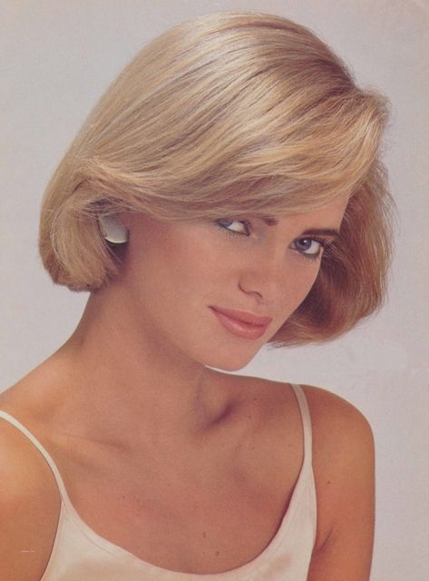 70s Attire, Chin Length Bobs, Hairstyles Long Straight Hair, Haircut Videos, Shorter Hairstyles, 1970s Vintage Fashion, Ideas For Hairstyles, Blonde Man, Gatsby Hair