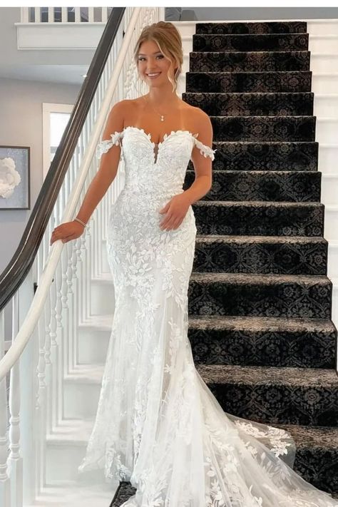 Simple Elegant Wedding Dress, Western Wedding Dresses, Dream Wedding Decorations, Pretty Wedding Dresses, Cute Wedding Dress, Wedding Reception Dress, Dream Wedding Ideas Dresses, Fitted Wedding Dress, Wedding Dress Accessories