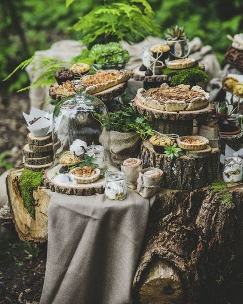 Lotr Wedding, Enchanted Forest Party, Forest Theme Wedding, Forest Party, Tree Stumps, Tafel Decor, Viking Wedding, Enchanted Forest Wedding, Enchanted Wedding