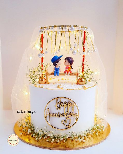 U'll fall in love with this one..❤️ Design credits: @unicreme Marriage Anniversary Cake Design, Cake For Anniversary Couple, Simple Anniversary Cake Designs, Small Anniversary Cake, Cakes For Anniversary, Anniversary Cakes Ideas Couple, Love Anniversary Cake, Cakes For Couples, Anniversary Theme Cake