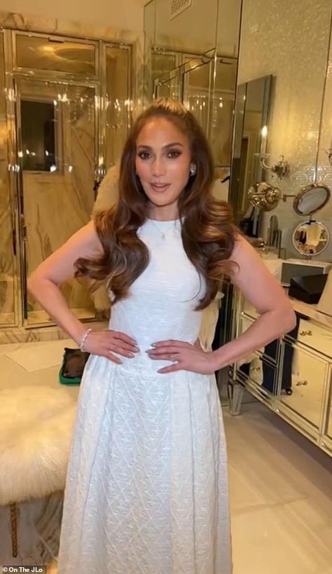 Jennifer Lopez Wedding, Ben And Jennifer, Jennifer Lopez And Ben Affleck, Longest Marriage, Wedding Movies, Man And Wife, Wedding News, Ben Affleck, Chapel Wedding