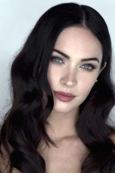 Dark Hair Pale Skin, Dark Hair Makeup, Pale Skin Hair Color, Hair Color For Fair Skin, Pale Skin Makeup, Fair Skin Makeup, Pale Makeup, Hair Pale Skin, Rambut Brunette