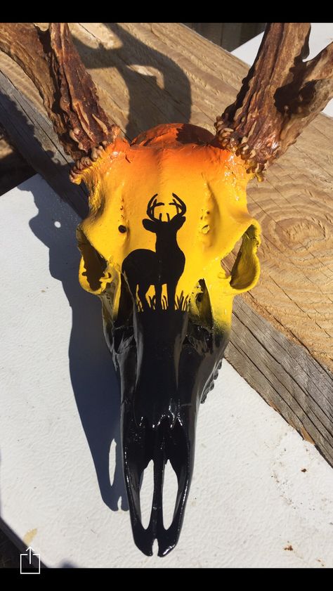 Painted Deer Skulls Diy, Deer Skull Painting Ideas, Painted Skull Ideas, Deer Skull Painting, Painted Deer Skull, Skulls Animal, Deer Skull Decor, Painted Deer Skulls, Deer Hunting Decor