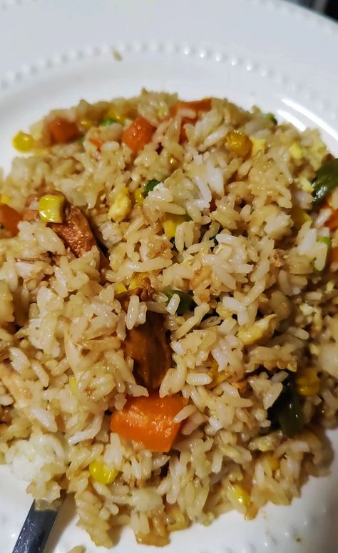 This chicken fried rice recipe is so EASY to make and you can finish it in 30 mintes making it the perfect meal for weekdays or for meal prep. Thai Chicken Fried Rice, Fried Rice Recipe Easy, Chicken Fried Rice Recipe, Chicken Fried Rice, Chicken Fried, Chicken Stir Fry, Fried Rice Recipe, Chicken Rice, Rice Recipe