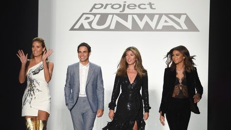 The untold truth of Project Runway Heidi Klum Fashion, Fashion Week 2020 Runway, Bella Hadid Runway, Runway Fashion Vintage, Balenciaga Runway, Alexander Mcqueen Runway, Runway 2020, Nina Garcia, Gucci Runway