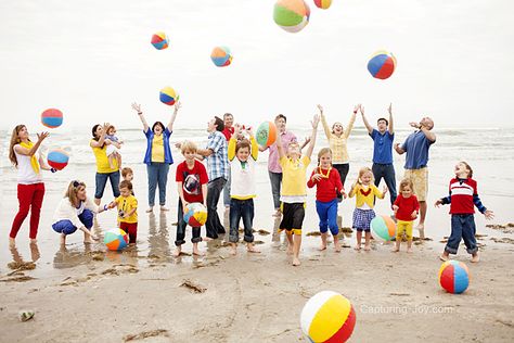 Family/extended family pictures.  Fun colors and idea.  Wouldn't have to be beach theme but I like the idea of not trying to make the little ones sit and smile when you can catch so much more of their sweet personalities with something like this! Creative Family Pictures, Extended Family Pictures, Extended Family Photography, Extended Family Photos, Large Family Photos, Family Beach Pictures, Photo Summer, Beach Family Photos, Beach Portraits