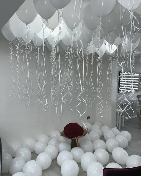 All white ceiling ☁️🤍✨ 60 ceiling balloons, 50 floor balloons & 100 red roses 🌹 • • #londonballoons #balloondelivery #balloondecorations #balloonsetup #birthdaysetup #ceilingballoons #whiteballoons #christeningballoons #christeningdecor #babyshowerdecor #balloondecor #balloon #london #londonevent #redrose #roses #rosebouquet #flowerdelivery Balloon Ceiling Decorations, Floor Balloons, 100 Red Roses, Ceiling Balloons, Christening Balloons, Balloons Flowers, Balloon Ceiling, Beautiful Balloons, Balloon Delivery