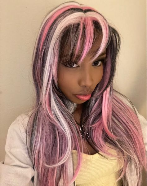 Pink White And Black Hair, Brown And Pink Sew In, Cyvery2k Aesthetic, Pink Skunk Hair Curly, 2000s Hair Dye, Pink Racoon Tail Hair, Half Pink Half Brown Hair, Pink Hair Black Tips, Gyaru Hair Color