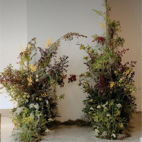 Flower Wall Wedding, Wedding Reception Flowers, Grass Wedding, Flower Installation, Floral Design Studio, Ceremony Arch, Ceremony Flowers, Floral Arch, Ceremony Backdrop