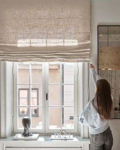 Roman Blinds Living Room, Blinds For Windows Living Rooms, Curtain Inspiration, Roman Curtains, Best Blinds, Bedroom Blinds, Window Treatments Living Room, Window Treatments Bedroom, Elegant Curtains