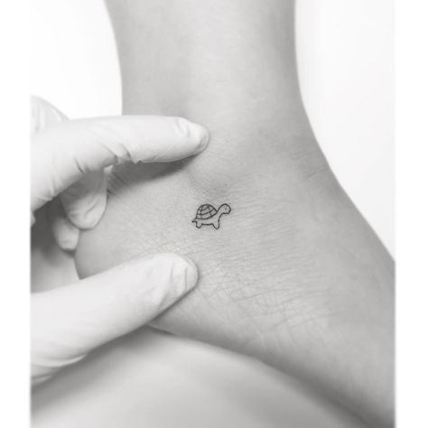 Turtle 🐢 Cute Turtle Tattoos For Women, Tiny Turtle Tattoo, Cute Turtle Tattoo, Small Turtle Tattoo, Tortoise Tattoo, Crab Tattoo, Turtle Tattoo Designs, Marquesan Tattoos, Petite Tattoos