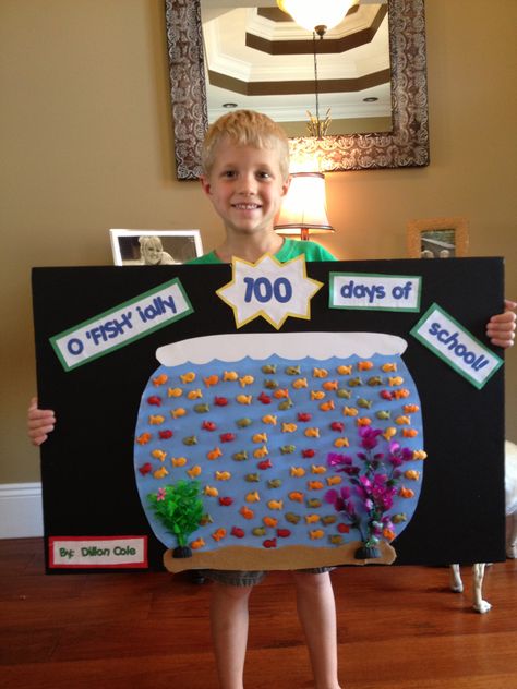 100th day of school goldfish bowl project Easy Poster Ideas, 100 Days Of School Project Kindergartens, 100 Day Project Ideas, 100 Días De Clases, Easy Poster, 100th Day Of School Crafts, 100 Day Of School Project, Kindergarten Projects, 100 Day Celebration