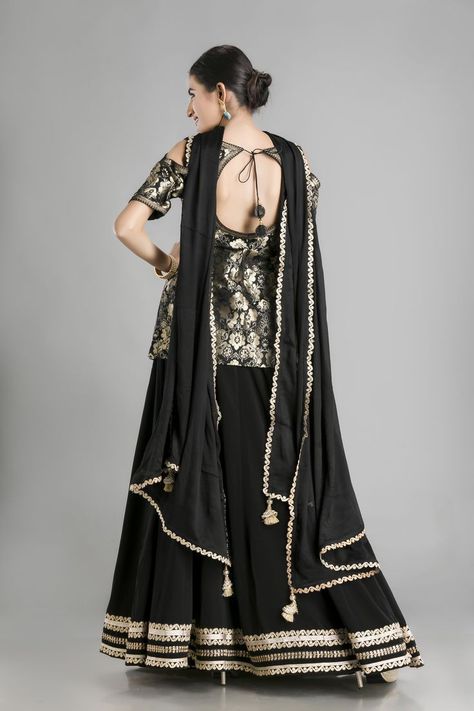 Black And Gold Lehenga, Indian Blouses, Brocade Blouse Designs, Sharara Designs, Gold Lehenga, Indian Designer Suits, Short Kurti, Indian Gowns Dresses, Trendy Dress Outfits