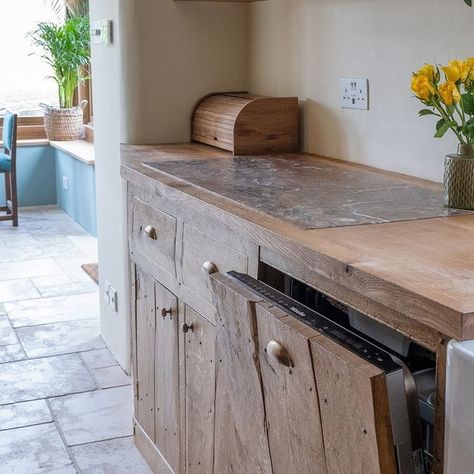 Kitchen Sink Wooden Worktop, Rustic Kitchen Worktops, Oak Kitchen, Kitchen Worktop, Unique Kitchen, Kitchen Plans, Kitchen Cupboards, Rustic Kitchen, Country Kitchen