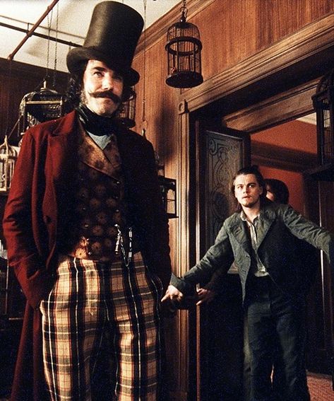 Daniel Day-Lewis as “Bill The Butcher” and Leonardo Dicaprio in Gangs of New York (2002). Bill The Butcher, Martin Scorsese Movies, Leonardo Dicaprio Movies, New York Movie, Sandy Powell, Movie Villains, Steampunk City, Gangs Of New York, Daniel Day