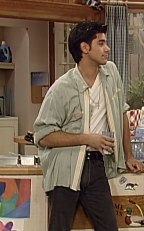 Full House Outfits 90s Uncle Jesse, John Stamos Aesthetic, Jesse Full House Outfit, Jesse Katsopolis Outfits, Jesse Katsopolis Aesthetic, Jesse Full House Aesthetic, Uncle Jesse Outfit, 2000s Preppy Fashion Men, Jessie Katsopolis