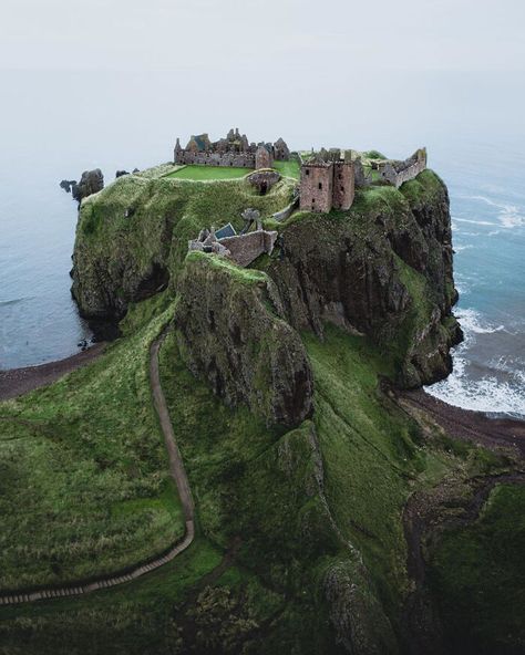 Dunnottar Castle, Stonehaven, Scotland Bojnice Castle, Dunnottar Castle, Inveraray Castle, Oliver Cromwell, Hohenzollern Castle, Peles Castle, Himeji Castle, Castle Scotland, Japanese Castle