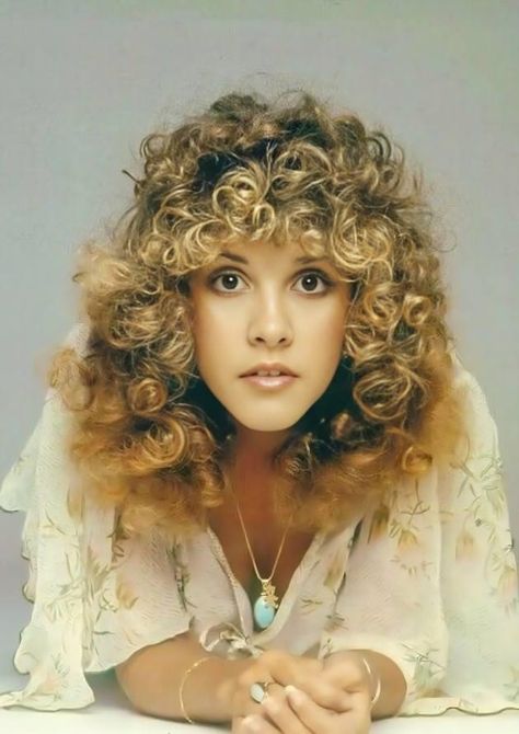 70s Photoshoot, 70 Hairstyles, 1970s Hairstyles, 1960s Hair, 70s Hair, Curly Bangs, 80s Hair, Permed Hairstyles, Stevie Nicks