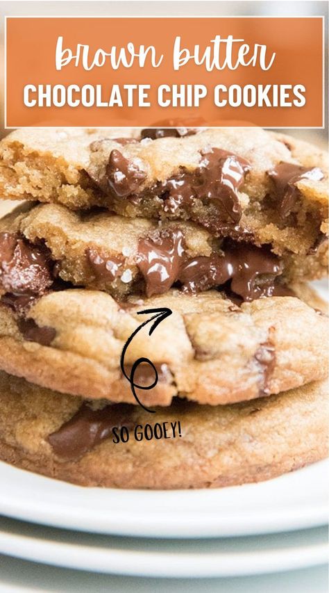 These brown butter chocolate chunk cookies are the perfect rich buttery cookies, packed full of melty chocolate in each bite! Brown Butter Cookies, Brown Butter Chocolate Chip Cookies, Butter Cookies Recipe, Buttery Cookies, Sweet Treats Recipes, Chocolate Chunk, Chocolate Chunk Cookies, Butter Chocolate, Breakfast Snacks