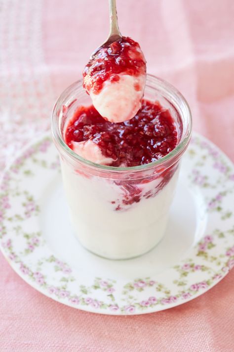 Buttermilk Panna Cotta2 Buttermilk Panna Cotta, Make Sour Cream, Raspberry Jam Recipe, Unflavored Gelatin, Blackberry Jam, Jam Recipe, Fruit Jam, Cream Desserts, Fool Proof Recipes