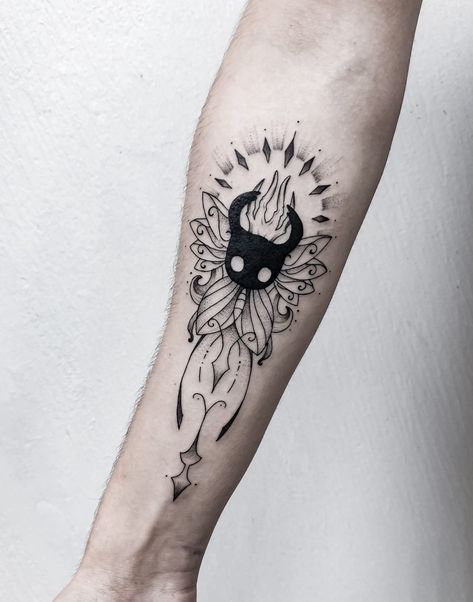 Hollow Knight tattoo Cool Video Game Tattoos, Tatuagem Hollow Knight, Tattoos Dnd, Hades Game Tattoo, Hollow Knight Tattoo Ideas, Gaming Tattoo Ideas, Undertale Tattoo, Hk Tattoo, Dnd Tattoo