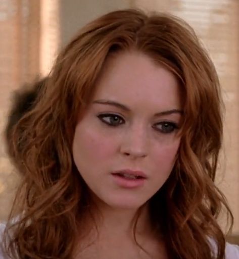 90s Smudged Eyeliner, Cady Heron Makeup, 90s Eyeliner, 2000s Eyeliner, Cady Mean Girl, Lindsay Lohan Mean Girls, Mean Girls Makeup, Lindsay Lohan 2000s, 00s Makeup