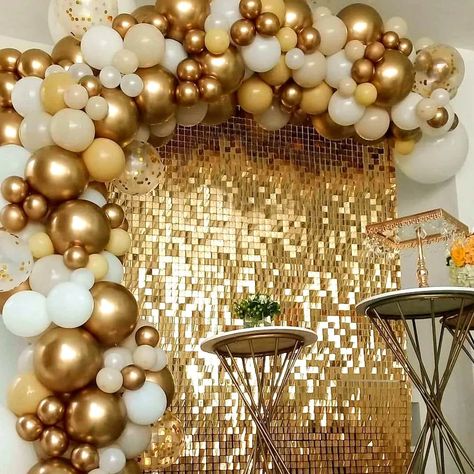 Golden Birthday Ideas, Shot Party, Golden Birthday Party, Shimmer Wall Backdrop, Golden Birthday Parties, Golden Party, Deco Ballon, Sequin Wall, Prom Themes