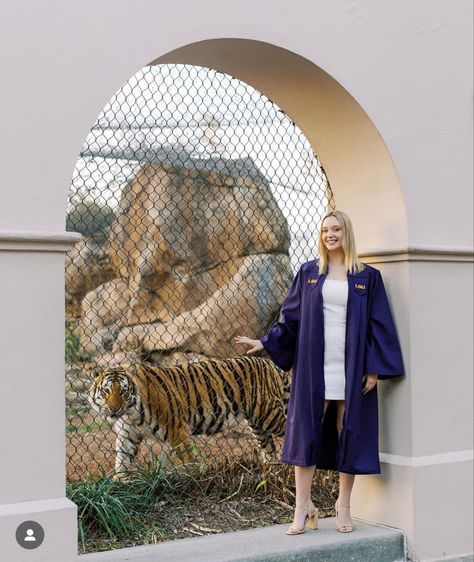 Lsu Senior Pictures, Lsu Graduation Pictures, Lsu Graduation, Graduation Board, College Grad Pictures, Graduation Boards, Graduation Pic, Grad Shoot, Grad Pictures