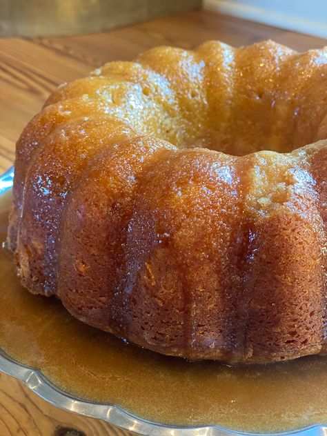 A Bourbon Recipe Review: Kentucky Bourbon Butter Cake Bourbon Cookies Recipe, Bourbon Butter Cake, Bourbon Cake Recipe, Bourbon Dessert, Bourbon Cookies, Buttermilk Glaze, Kentucky Derby Recipes, Bourbon Butter, Bourbon Cake