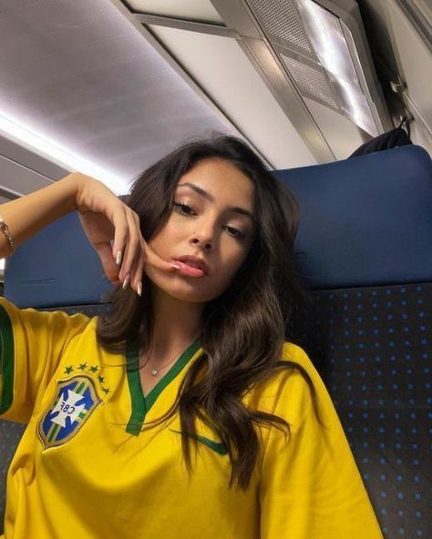 Soccer Wife, Brazil Clothing, Igs Ideas, Brazil Aesthetic, Brazil Girls, Brazil T Shirt, Brazil Shirt, Celebrity Casual Outfits, Inspo Pics