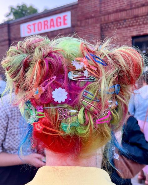 ig: flamingal 💃 Multiple Hair Clips Style, Happy Colorful Aesthetic, Multicoloured Hair, Funky Hair, Funky Hairstyles, Colorful Hair, Hair Inspiration Color, Hair Inspo Color, Rainbow Hair