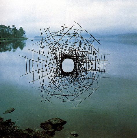 static twigs by andy goldsworthy via kishani perera blog Andy Goldworthy, Ephemeral Art, Andy Goldsworthy, Earth Art, Piet Mondrian, Sculpture Installation, Outdoor Art, Land Art, Environmental Art