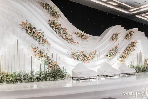 Wedding Tunnel, Bridal Quotes, Pearl Wedding Decorations, Mirror Entry, Reception Stage Decor, Wedding Stage Backdrop, Wedding Reception Backdrop, Wedding Background Decoration, Photo Backdrop Wedding