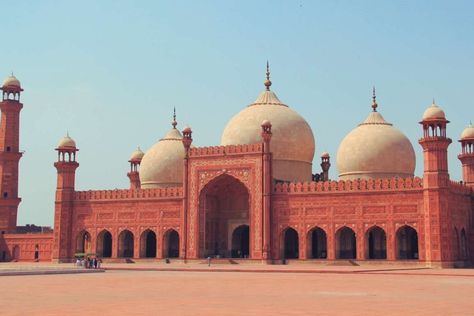 Moghul Architecture, Badshahi Mosque, Wall Carvings, Mughal Architecture, Mughal Art, Revival Architecture, Mughal Empire, Mosque Architecture, Blue Mosque