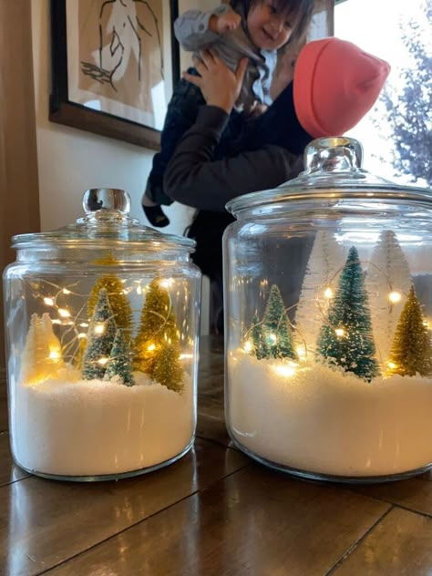 Bring the magic of Christmas into your home or workplace by making some easy DIY snow globes. Step 1: Make your snow ! I was looking for fake snow everywhere and I finally found some on Amazon. You can use any fake snow you find to achieve the same effect I got. I grabbed a large enough mixing bowl to start making my snow. This is the fake snow I purchased from Amazon . It’s called instant snow by Let it snow and all you do is add water ! For this small baggie I added half a gallo… Glass Jar Snow Globes, What To Put In Snow Globes, Fake Snow Centerpiece, Large Snow Globe, Faux Snow Diy, Snow Globe Centerpiece Diy, Faux Snow Decorating Ideas, Fake Snow Diy, Fake Snow Christmas Tree