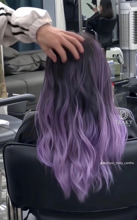 Lavender Hair Tips, Blue Hair Highlights, Light Purple Hair, Hair Styels, Dip Dye Hair, Black Hair Dye, Cute Hair Colors, Hair Inspiration Long, Lavender Hair