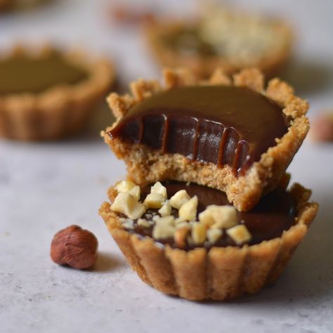 Nutella Tartlets (Mini Nutella Tarts) Recipes Using Graham Cracker Crust, Dairy Free Nutella, Nutella Tart, Nutella Pie, Mini Tart Shells, Nutella Ganache, Mini Nutella, Banana Cream Pie Recipe, Tartlets Recipe