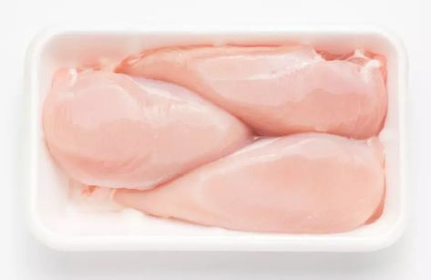 What to Do if That Supermarket Chicken Smells Funky Chicken Delivery, Green Chicken Enchiladas, Split Chicken Breast, Chicken Home, Meat Delivery, Tender Chicken Breast, Raw Chicken, Boneless Skinless Chicken Thighs, Fresh Chicken