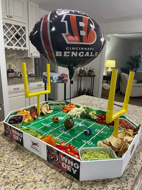 Super Bowl Party Food Stadium, Mini Snack Stadium, Super Bowl Snack Stadium Diy, Jehancancook Snack Stadium, Soccer Theme Party Food, Cute Football Snacks, Superbowl Snack Stadium, Diy Stadium Snack Display, Diy Football Stadium Snack Display