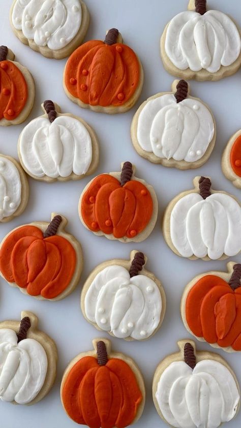 Decorated Pumpkin Cookies, Pumpkin Sugar Cookies Decorated, Sugar Cookie Buttercream Frosting, Thanksgiving Cookies Decorated, Pumpkin Cookies Decorated, Cookies With Buttercream Frosting, Decorated Pumpkin, Fall Decorated Cookies, Pumpkin Buttercream