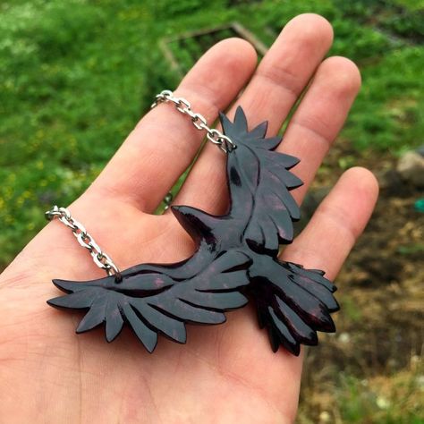 Crow Pendant, Wooden Jewelery, Dremel Carving, Wood Jewelery, Dremel Wood Carving, Wood Carving Designs, Wood Carving Patterns, Carving Designs, Owl Pendant